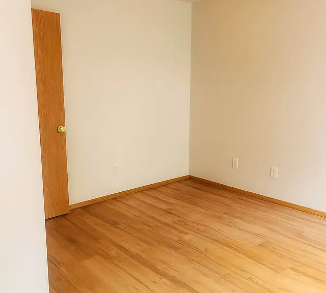 15526 SE Stark St — Photo 3