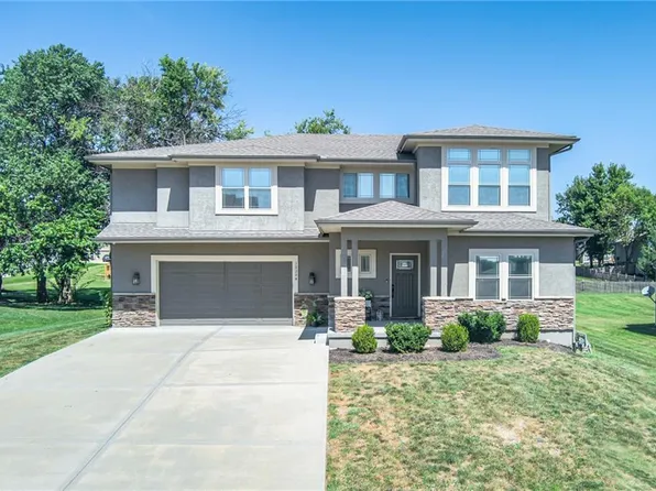 12204 Pebble Beach Dr, Kansas City, KS 66109