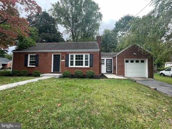 17511 Dawn Dr, Hagerstown, MD 21740
