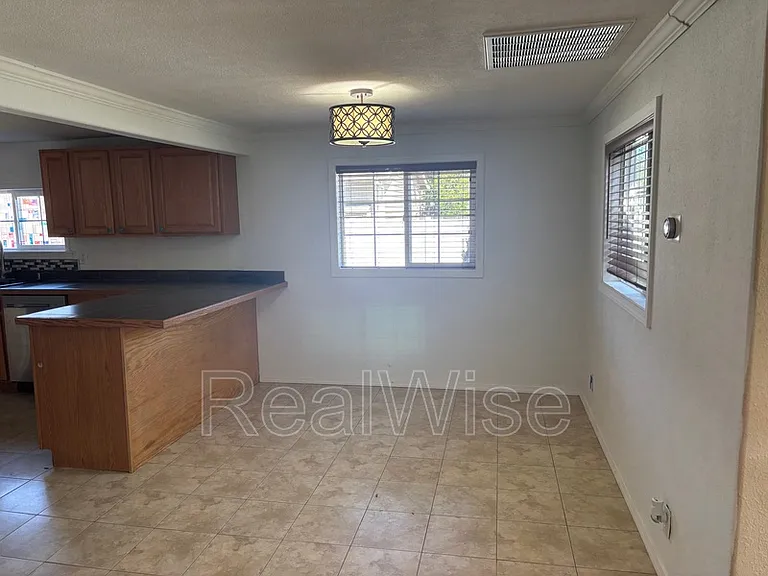 1296 NW Keasey St — Photo 5