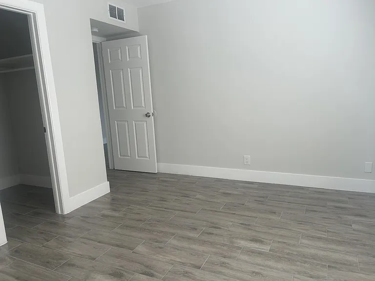 1500 Crescent Cir #B-211 — Photo 9