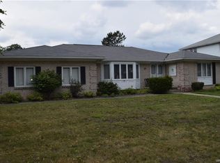77 McNair Rd, Williamsville, NY 14221