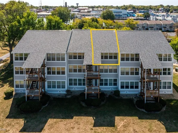 204 W Lakeshore Dr APT E, Port Clinton, OH 43452