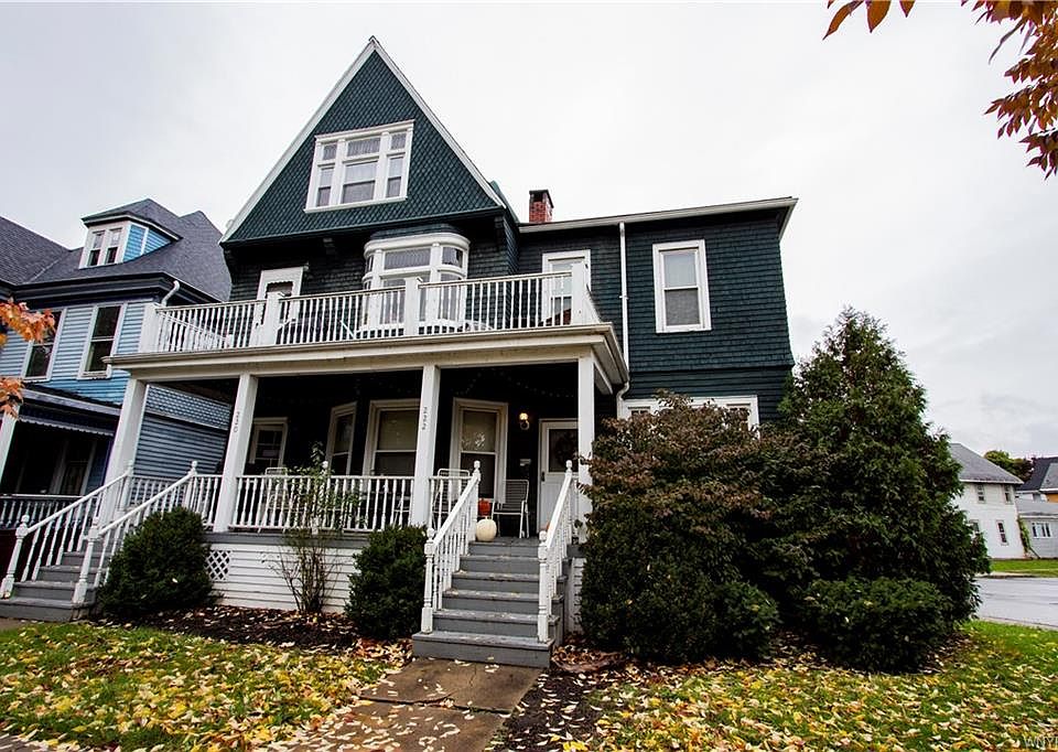 1st image of 220 Richmond Ave
