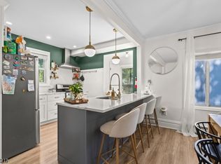 42 Richelieu Pl, Newark, NJ 07106
