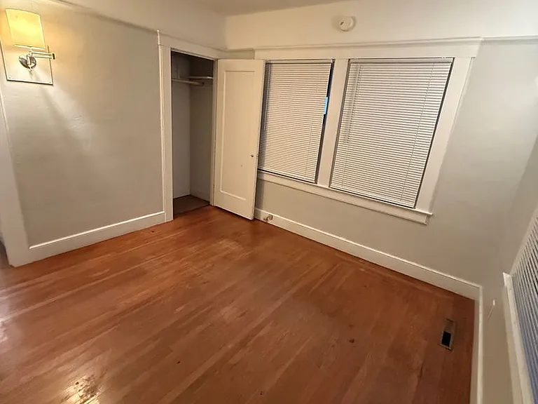 1813 Beverly Way — Photo 32
