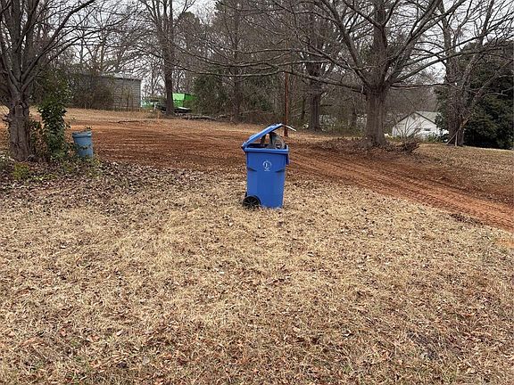 4th image of 1020 Barnette Dr