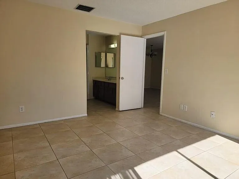 2516 S 19th St #208 — Photo 13