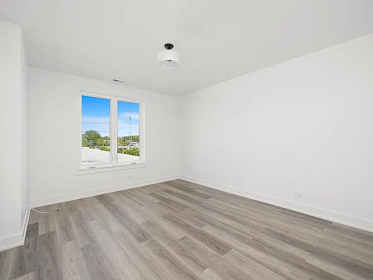 2030 Greenwood St — Photo 17