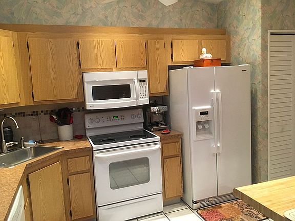 4th image of 817 Sky Pine Way APT G