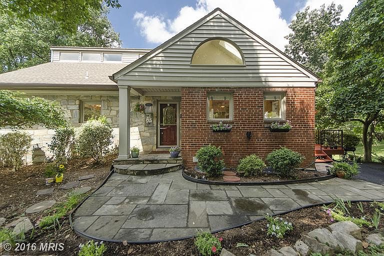 1st image of 3062 Valley Ln