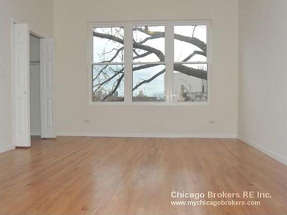 3rd image of 1627 N Clybourn Ave Ste 1