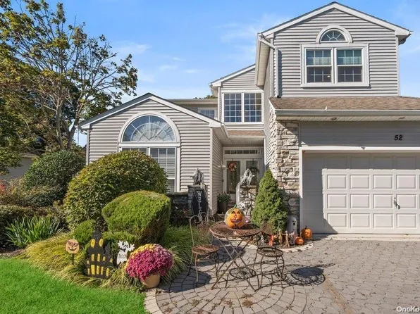 52 Hamlet Drive #-, Hauppauge, NY 11788