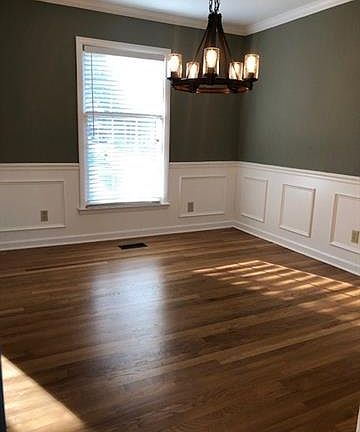 4th image of 406 Scarborough Ln
