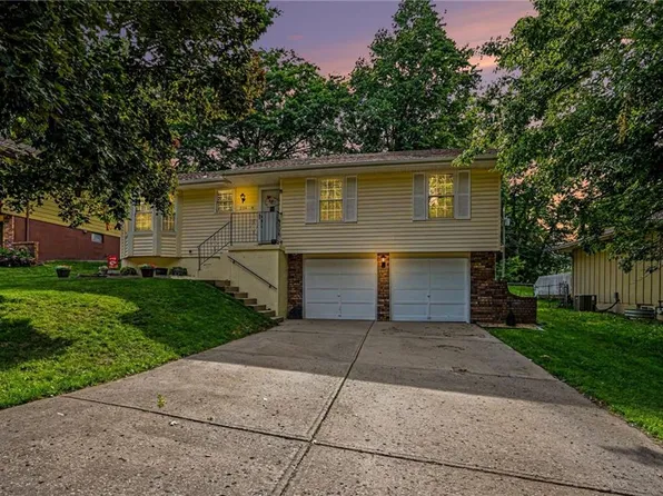 204 N Holder Rd, Independence, MO 64050