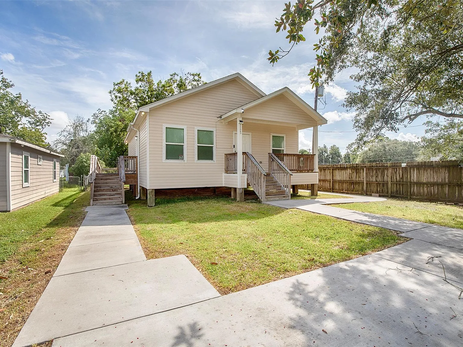 2 bed, 2.0 bath, 1200 sqft, $1,600 — Photo 2