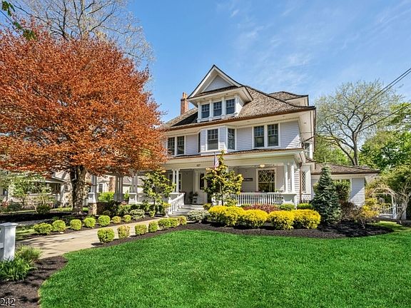 2nd image of 427 Spring Ave