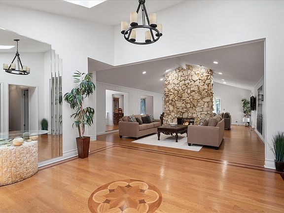 2nd image of 2821 Covert Rd