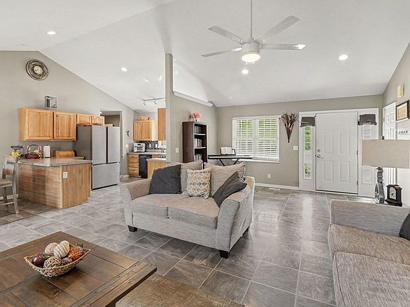 4th image of 14505 Meadowpark Dr