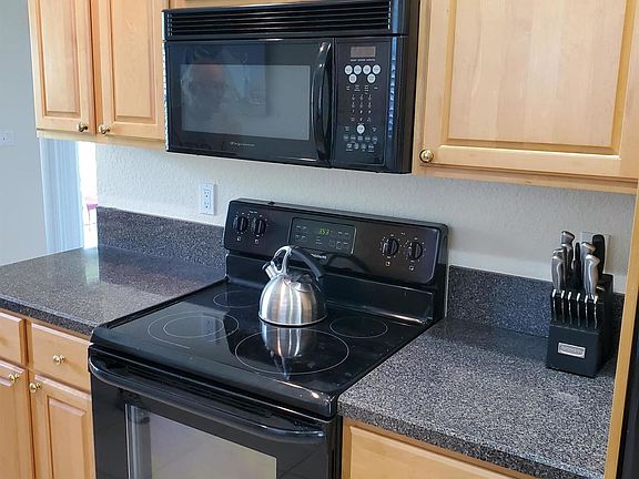 4th image of 1555 SE Prestwick Ln #4