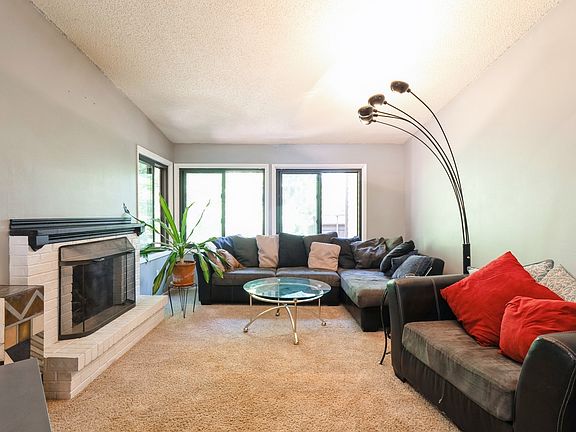 4th image of 1115 Woodland Park Dr