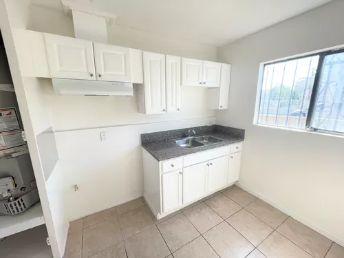 Section 8 welcome! Cute 2bd/1ba that's move in ready Photo 1