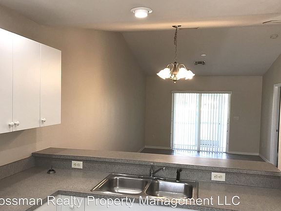 3rd image of 717 SE 8th St APT 3