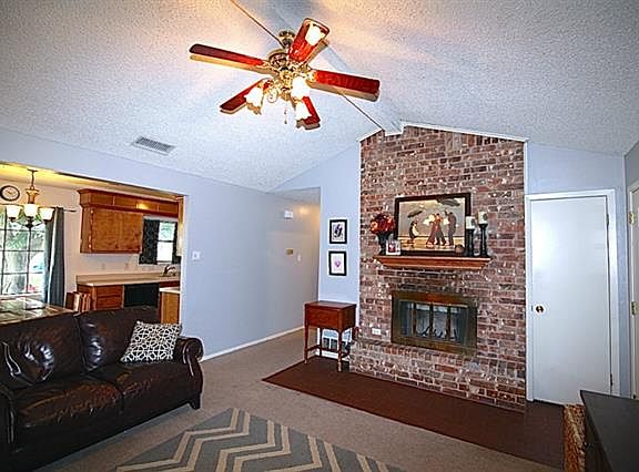 3rd image of 3709 Varsity Ln
