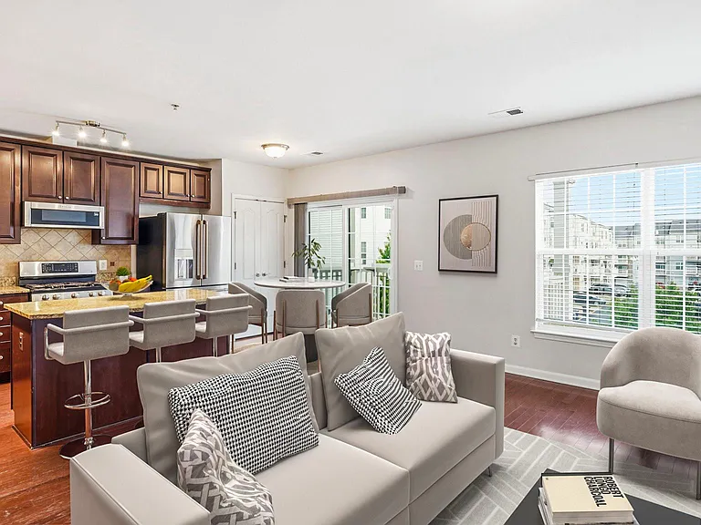 15360 Kensington Park Dr — Photo 6