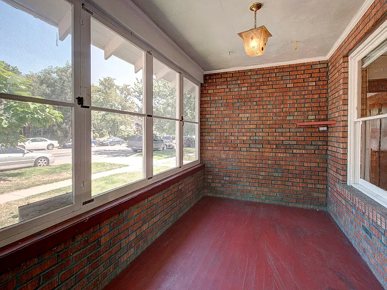 1810 Walnut St — Photo 5