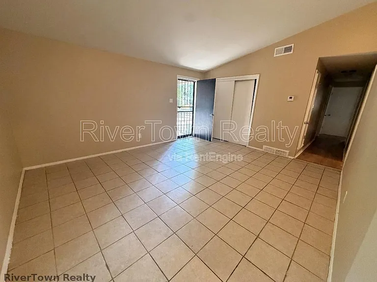 4825 Bridgedale Ave — Photo 6