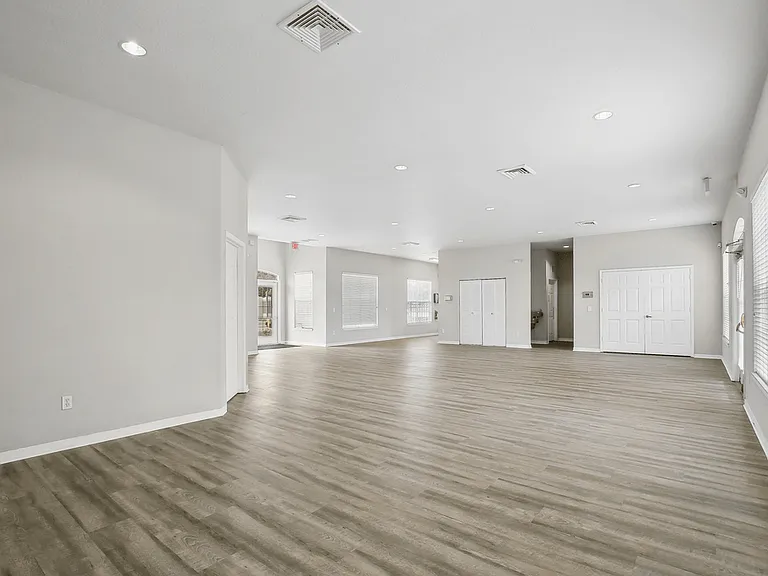 Waterford Pointe Apartments — Photo 18