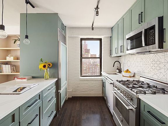5th image of 399 E 72nd St APT 16H