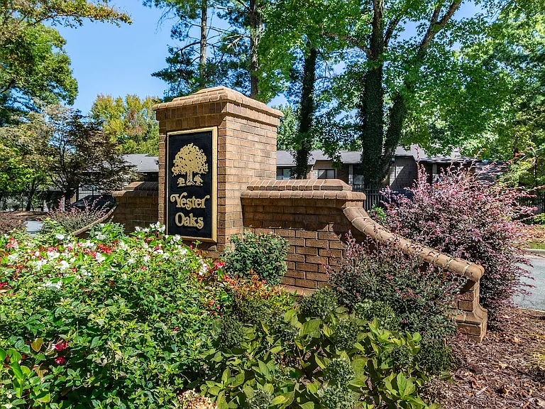 Yester Oaks Apartments — Photo 43