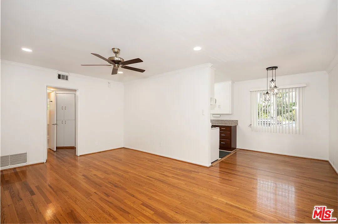 2 bed, 1.0 bath, 760 sqft, $2,950 — Photo 1