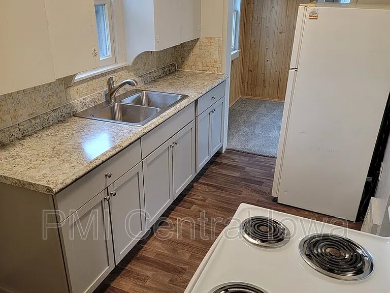 1211 Lewis Ave — Photo 3
