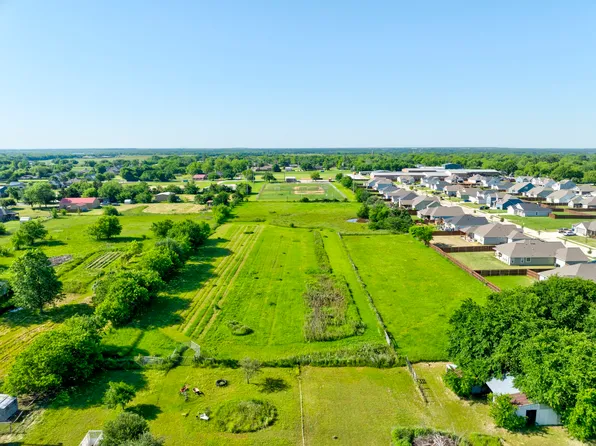 305 Swaha Dr, Tioga, TX 76271