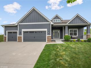2071 Dorchester Cir, Norwalk, IA 50211