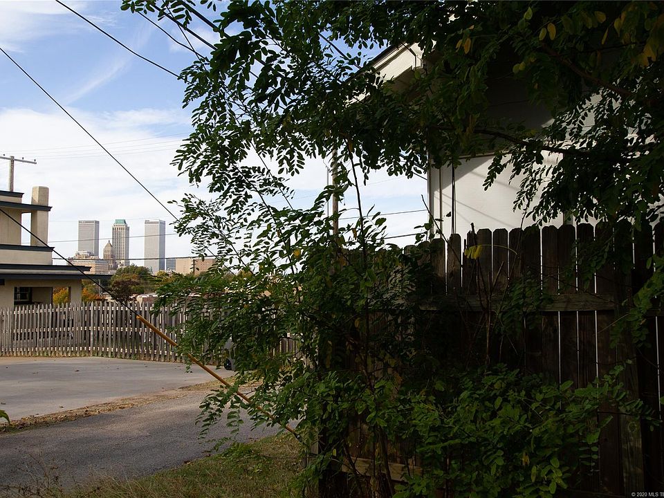 2nd image of 1406 S Quincy Ave