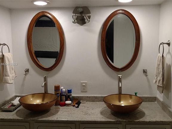 4th image of 124 Lakeshore Dr APT T29