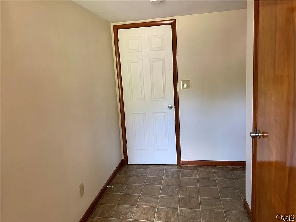 3 bed, 1.0 bath, 1137 sqft, $2,200 — Photo 3