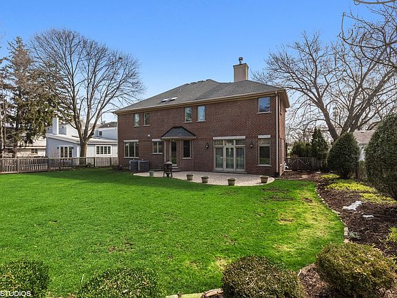 3rd image of 554 Earl Dr
