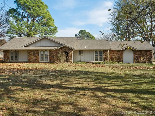 9319 S Highland Dr, Broken Arrow, OK 74014