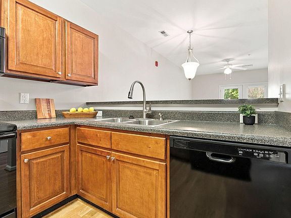 5th image of 2610 Oldgate Dr APT 202