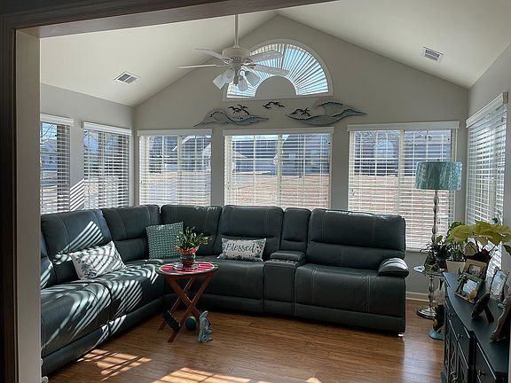 2nd image of 8782 Parkview Oaks Cir