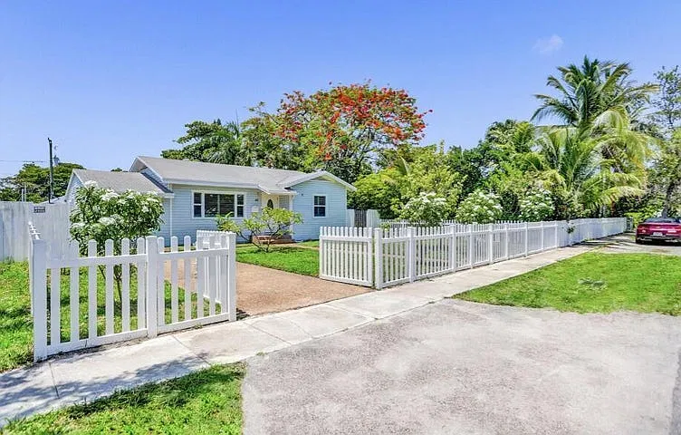 42 SE 12th St