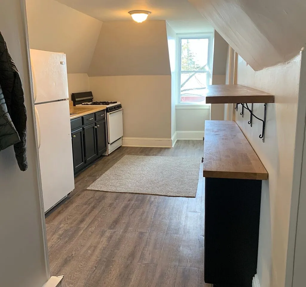 1 bed, $1,100 — Photo 1