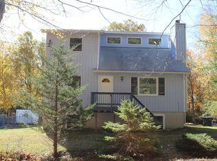 275 E Wood Dr, Shohola, PA 18458