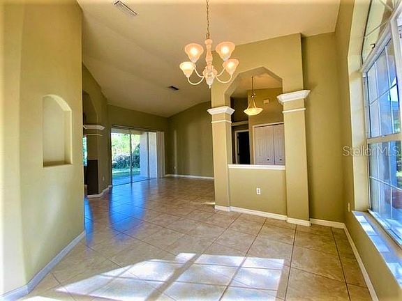 5th image of 229 San Luis St