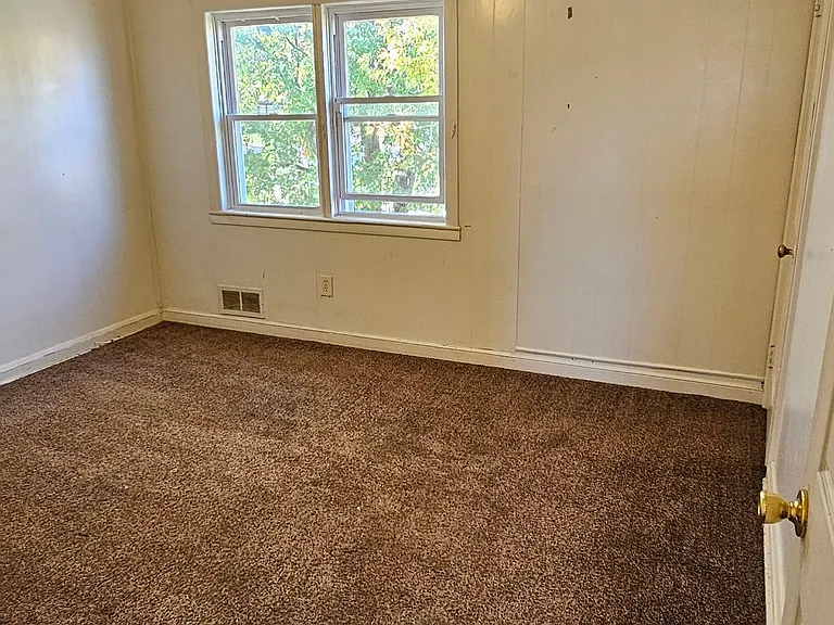 1005 Cameron Rd — Photo 15